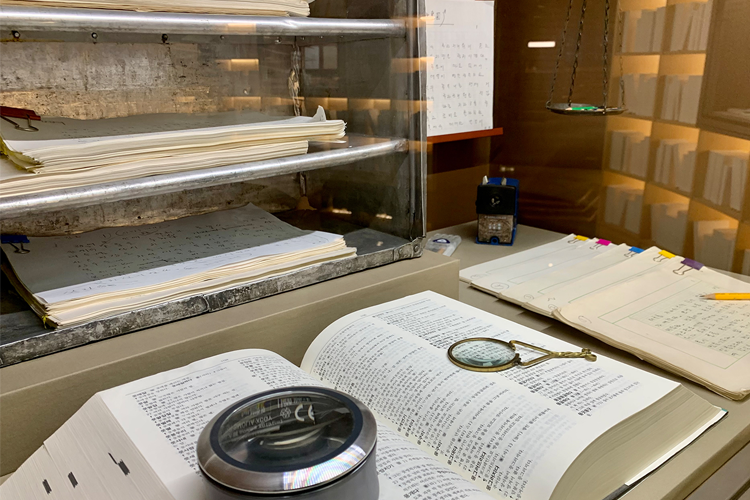 馆内展示的“活版印刷”机，访客可以了解传统印刷过程及其历史背景。