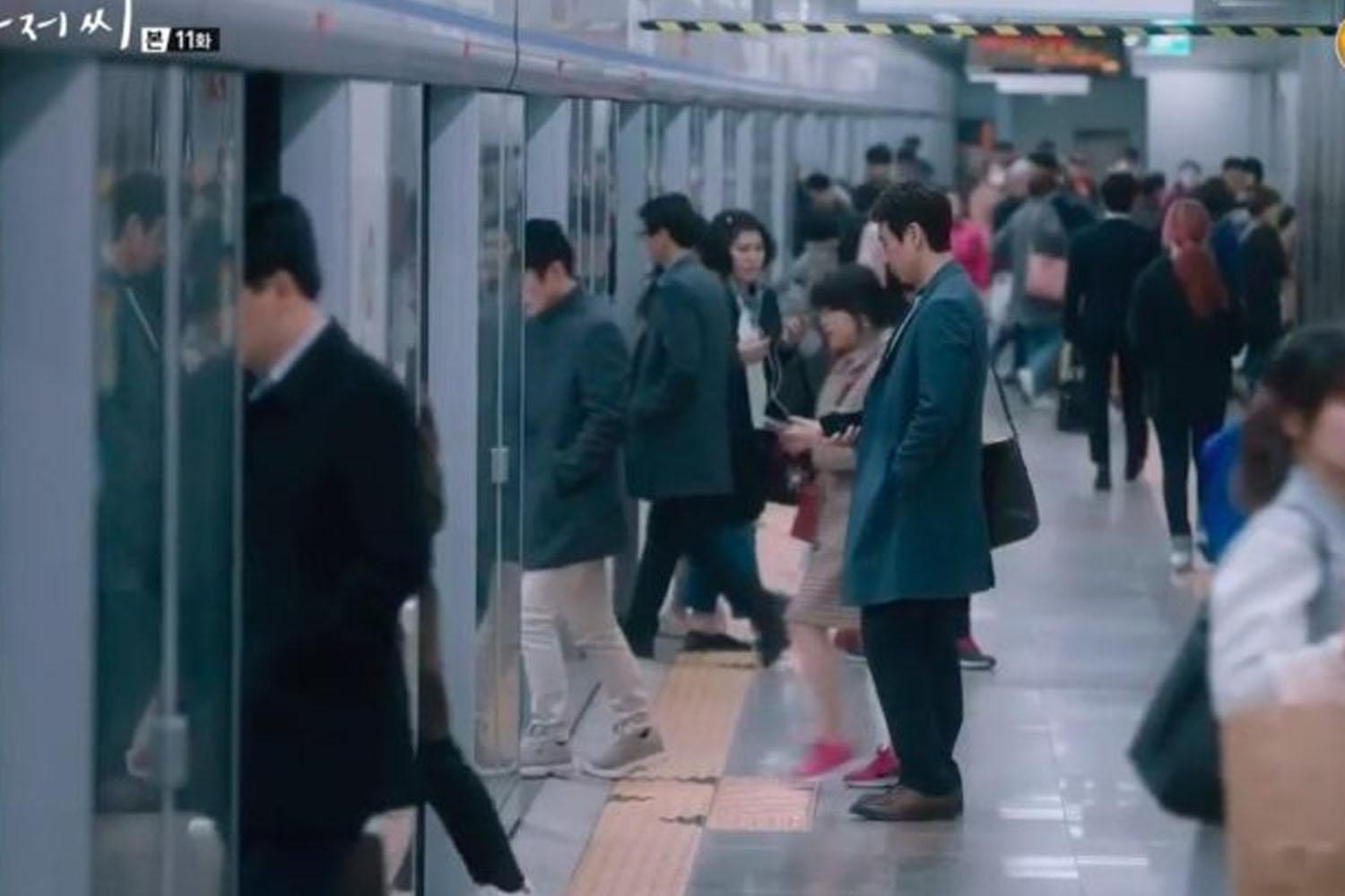 แน่นอนว่าการเดินทางที่สะดวกและเร็วที่สุดสำหรับนักท่องเที่ยวต่างชาติคื 