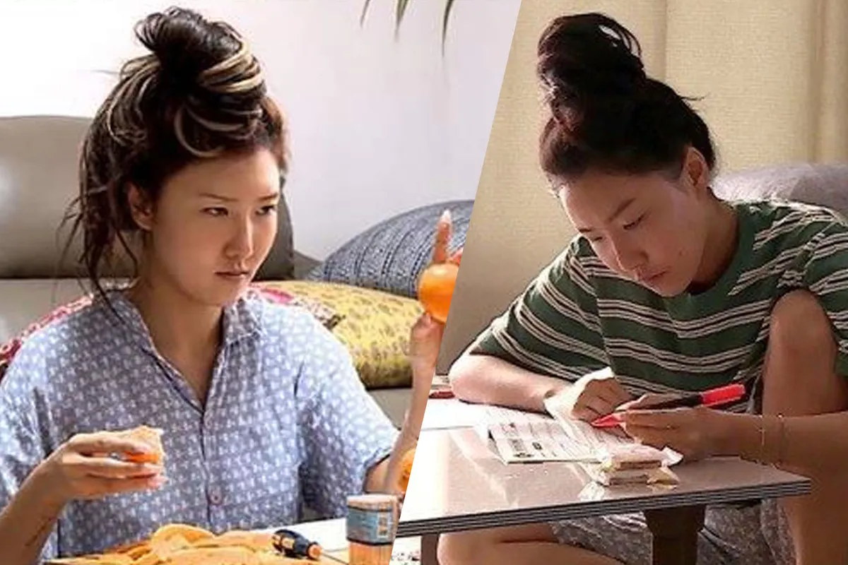 สองภูมิทัศน์ภายในห้องนั่งเล่นที่บ้าน โดยแต่ละฝั่งมีบุคคลนั่งทำกิจกรรมแตกต่างกัน ฝั่งหนึ่งกำลังทานอาหารและอีกฝั่งเขียนอะไรบางอย่าง