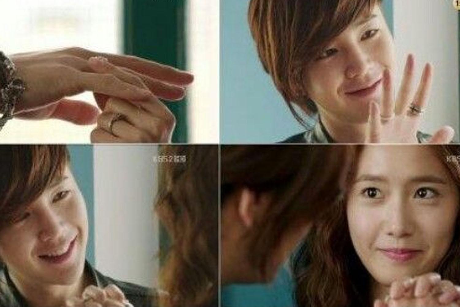 ภาพจากซีรีส์เกาหลีแสดงมือคู่รักกำลังใส่แหวนเงินให้กัน ซึ่งเป็นสัญญาณบอกถึงการเฉลิมฉลองวันเงิน (Silver Day) ที่จัดขึ้นในวันที่ 14 กรกฎาคมในเกาหลี