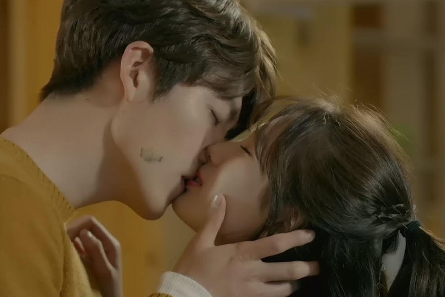 ฉากในละครเกาหลีที่มีตัวละครสองคนกำลังจูบกัน เป็นตัวแทนของวันจูบ (Kiss Day) หรือวันที่ 14 มิถุนายนในเกาหลี