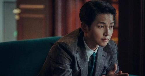 Song Joong-ki wearing a grey suit on Vincenzo