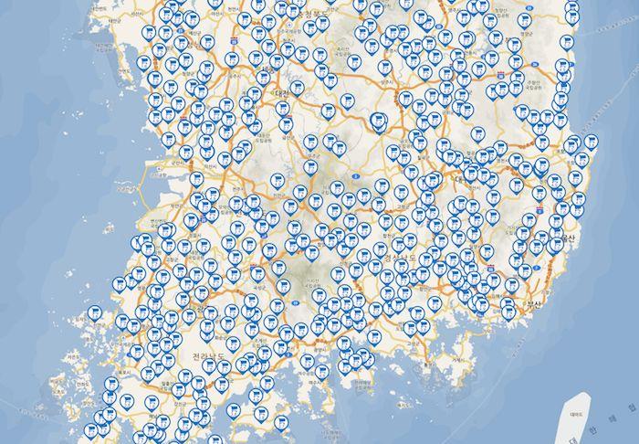 Map showing multiple locations of Korean 5-day markets across the country, indicating the widespread tradition and prevalence of these local markets.