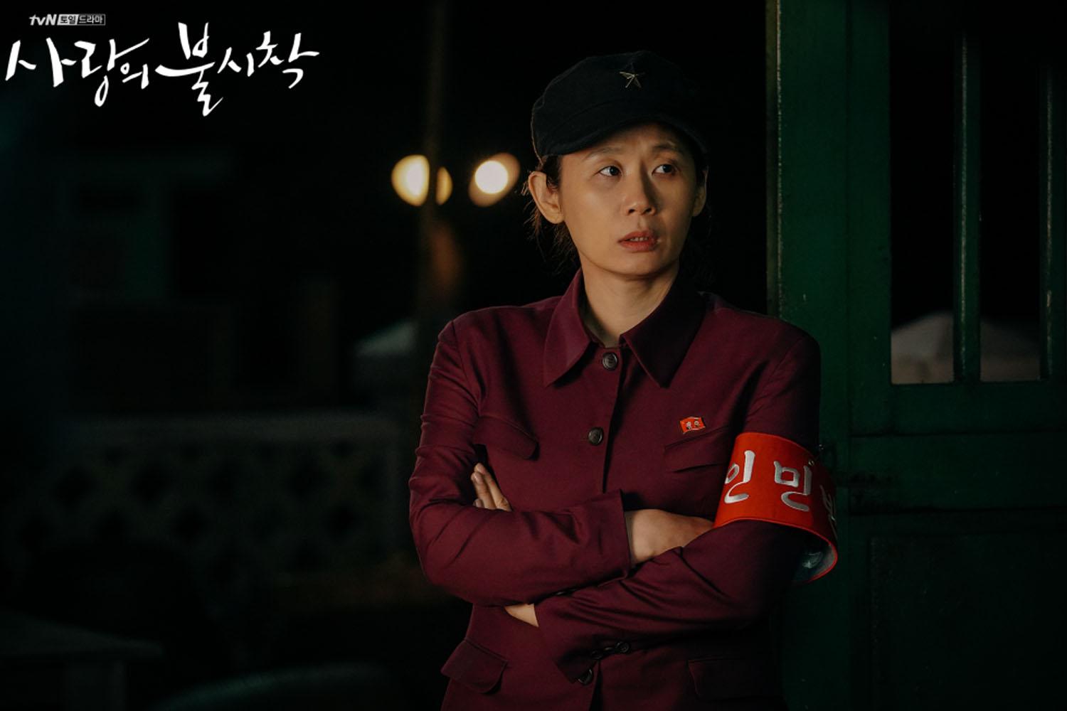 คิมซอนยองในบทบาทอาจุมม่าเกาหลีเหนือจาก Crash Landing on You