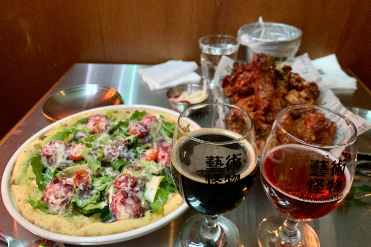 藝術怪物裡美食與飲品的魅力組合