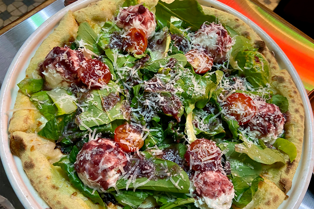 Among幣派，青菜、番茄、乳酪和酥皮的完美結合