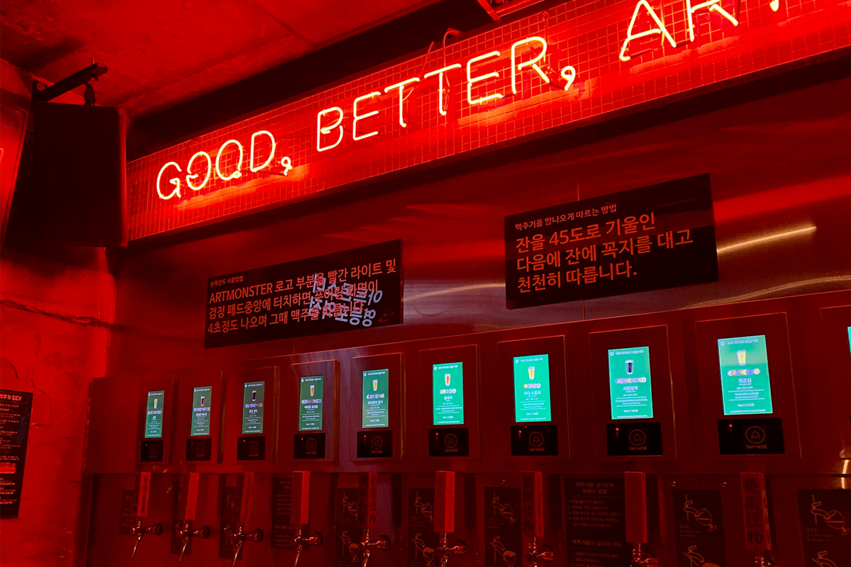 藝術怪物啤酒牆，顯示不同選擇