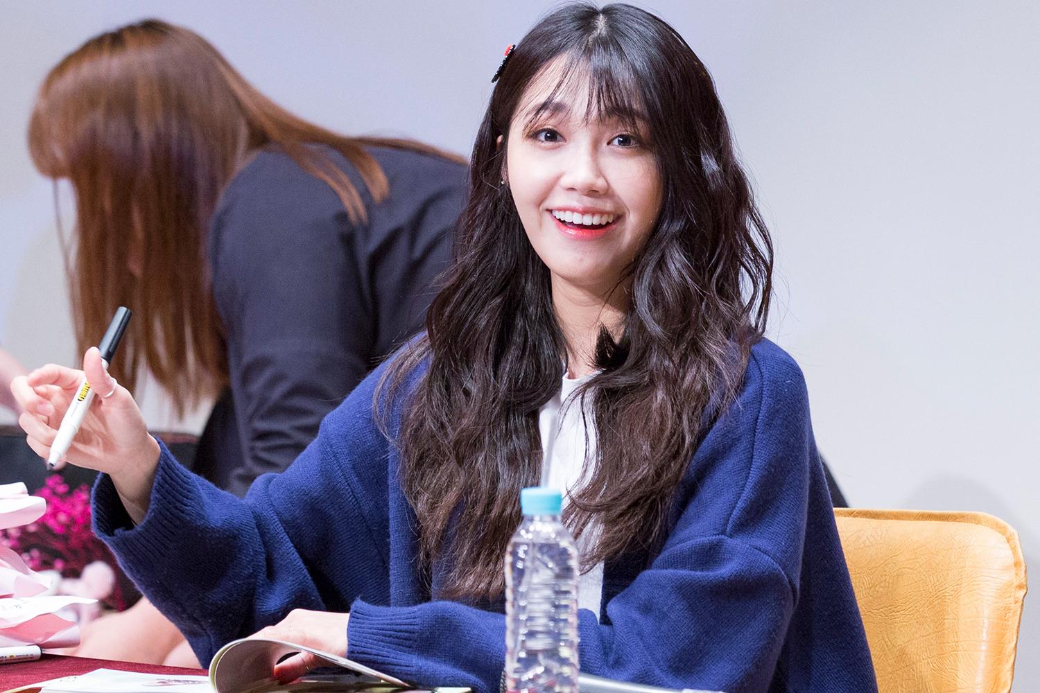 Apinkのチョン・ウンジのファンサイン会での姿