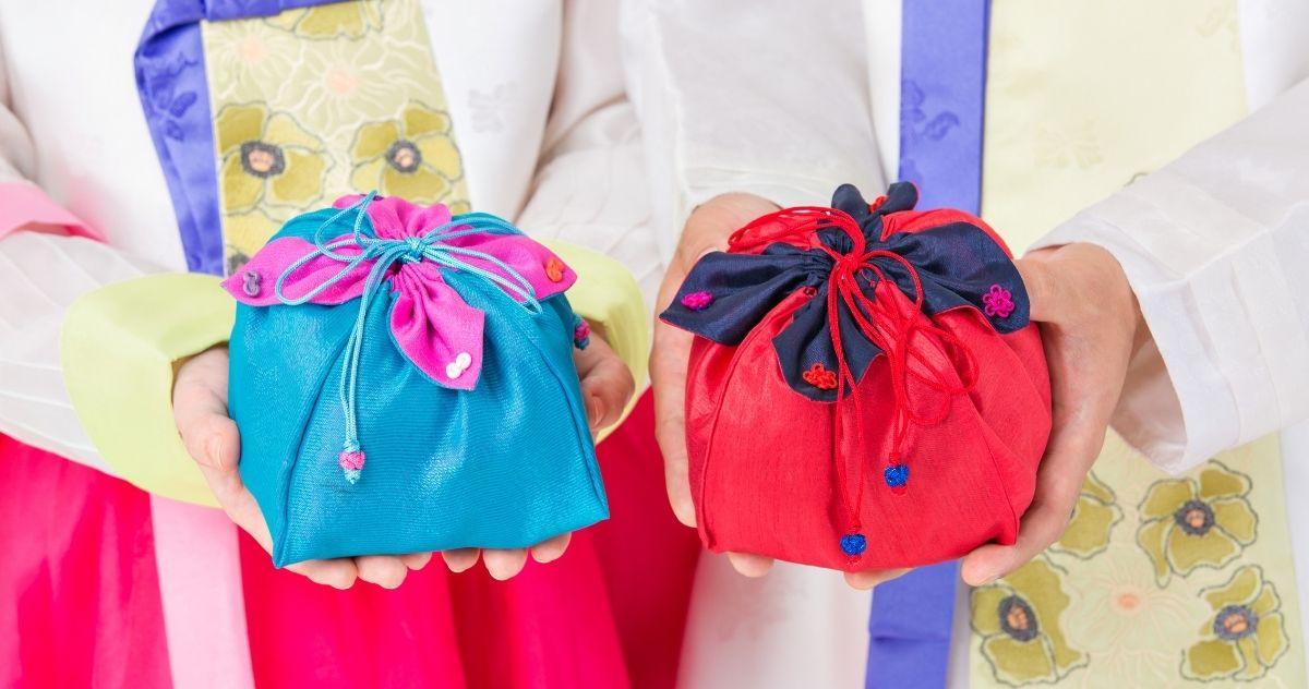 Bojagi: nghệ thuật gói quà bằng vải đáng quý của người Hàn