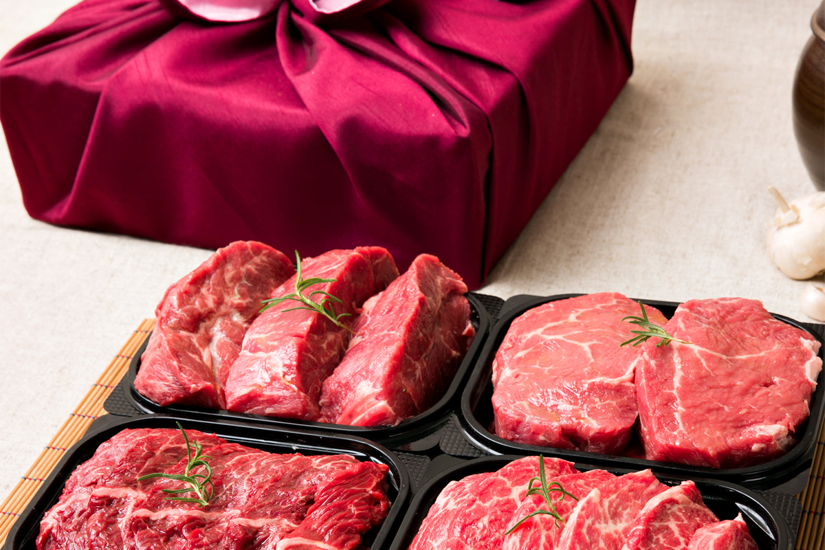 韩国新年礼物韩牛礼盒，象征高档与珍贵的肉类选择。