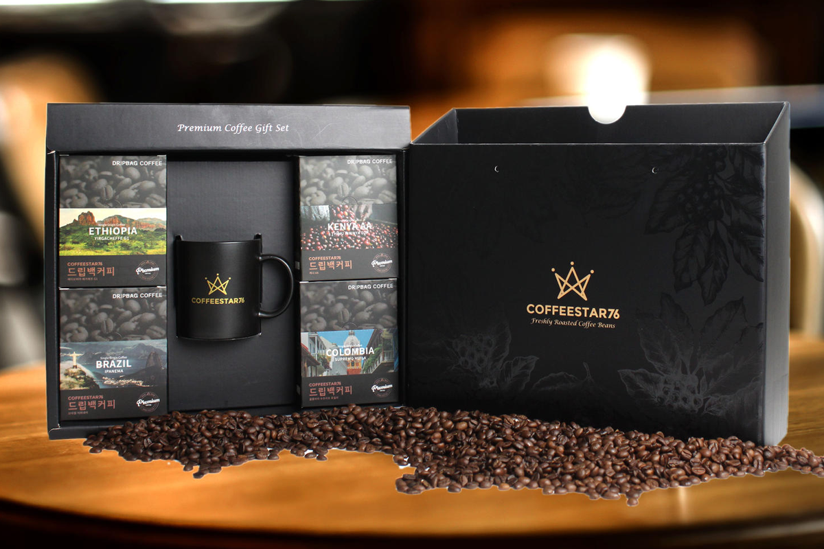 韩国新年礼物咖啡礼盒，内含不同品种咖啡和咖啡杯，是送给咖啡爱好者的佳选。