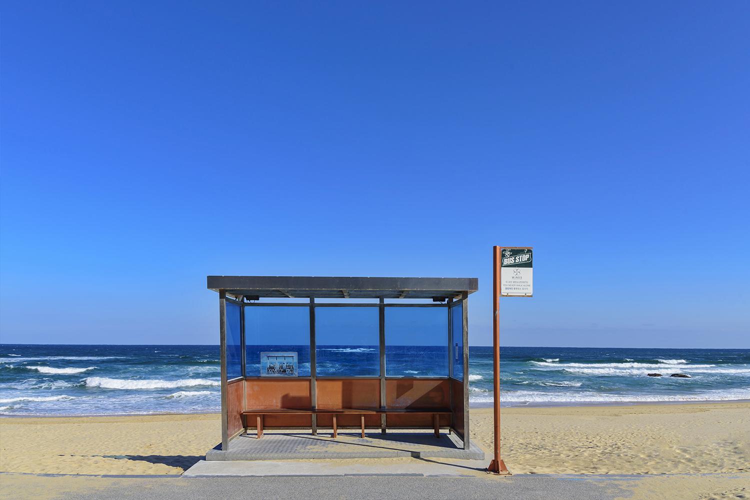 สถานที่ท่องเที่ยวในคังนึง ป้ายรถเมล์ที่สร้างขึ้นใหม่เพื่อดึงดูดแฟนๆ ของ BTS