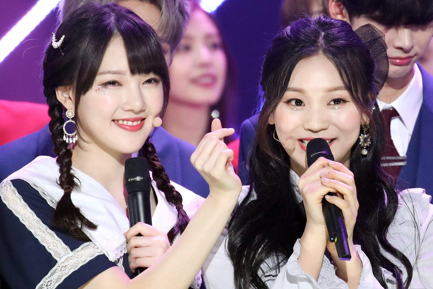 GFRIEND Umji & Yerin, members of a popular South Korean girl group, showing gratitude during a performance.