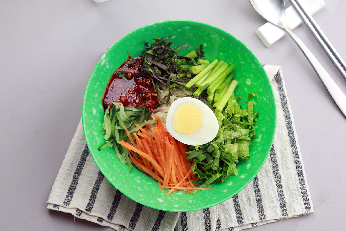 Q麵的經典呈現，包括特殊的調味和配料，是仁川的著名美食之一。