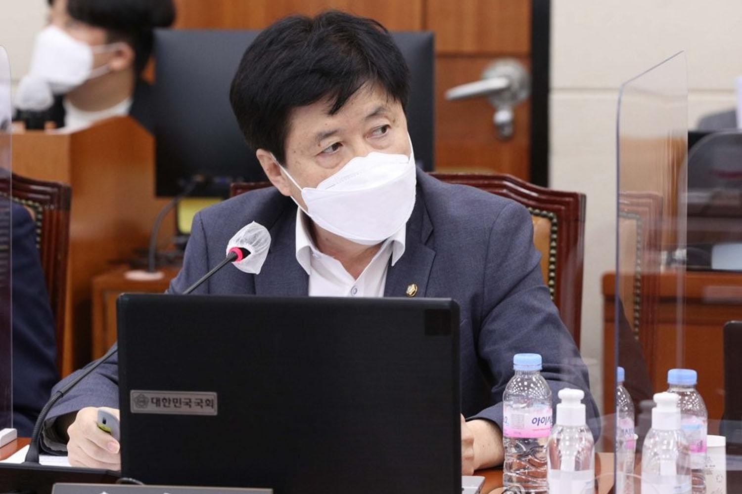 เจ้าหน้าที่กำลังประชุมเกี่ยวกับภาษีอสังหาริมทรัพย์ในเกาหลีใต้