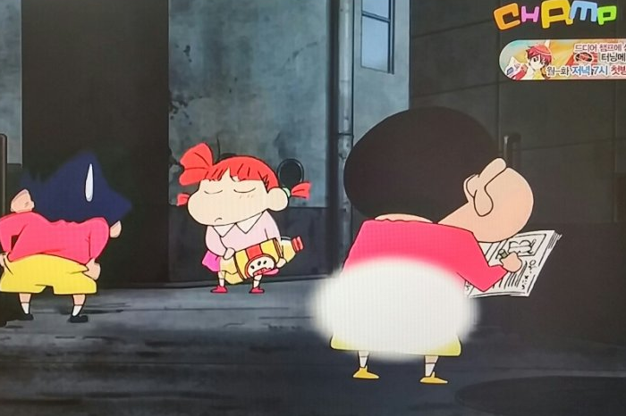 韓國電視台對《蠟筆小新》中裸體場面的格子處理,反映其嚴格的內容限制政策。