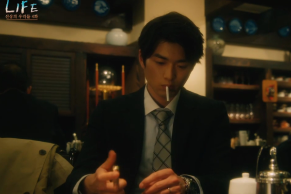 在韓國播出的日劇《Life》中的一個場景，展示了角色坐在日式餐廳內，桌上擺有煙灰缸。