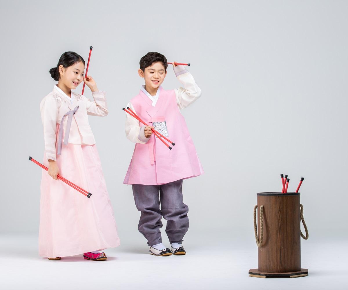 韓国文化、韓国伝統、韓国伝統文化、韓国伝統遊び、トゥホ、タクチギ、コンギ、チェギチャギ、ユンノリ、名節、韓国名節