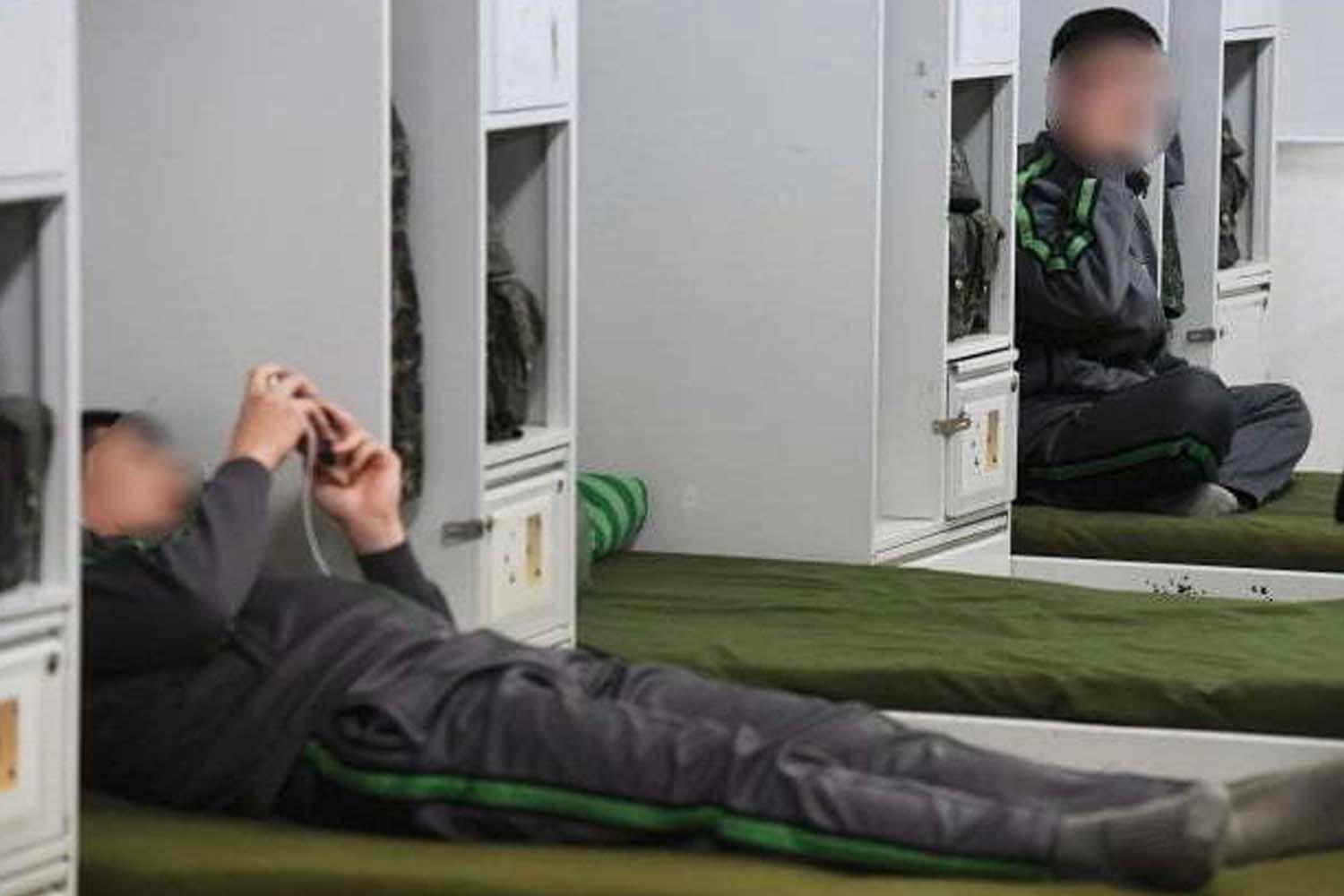 ทหารเกาหลีใต้ใช้งานโทรศัพท์ระหว่างพัก ห้องแชท Nth 