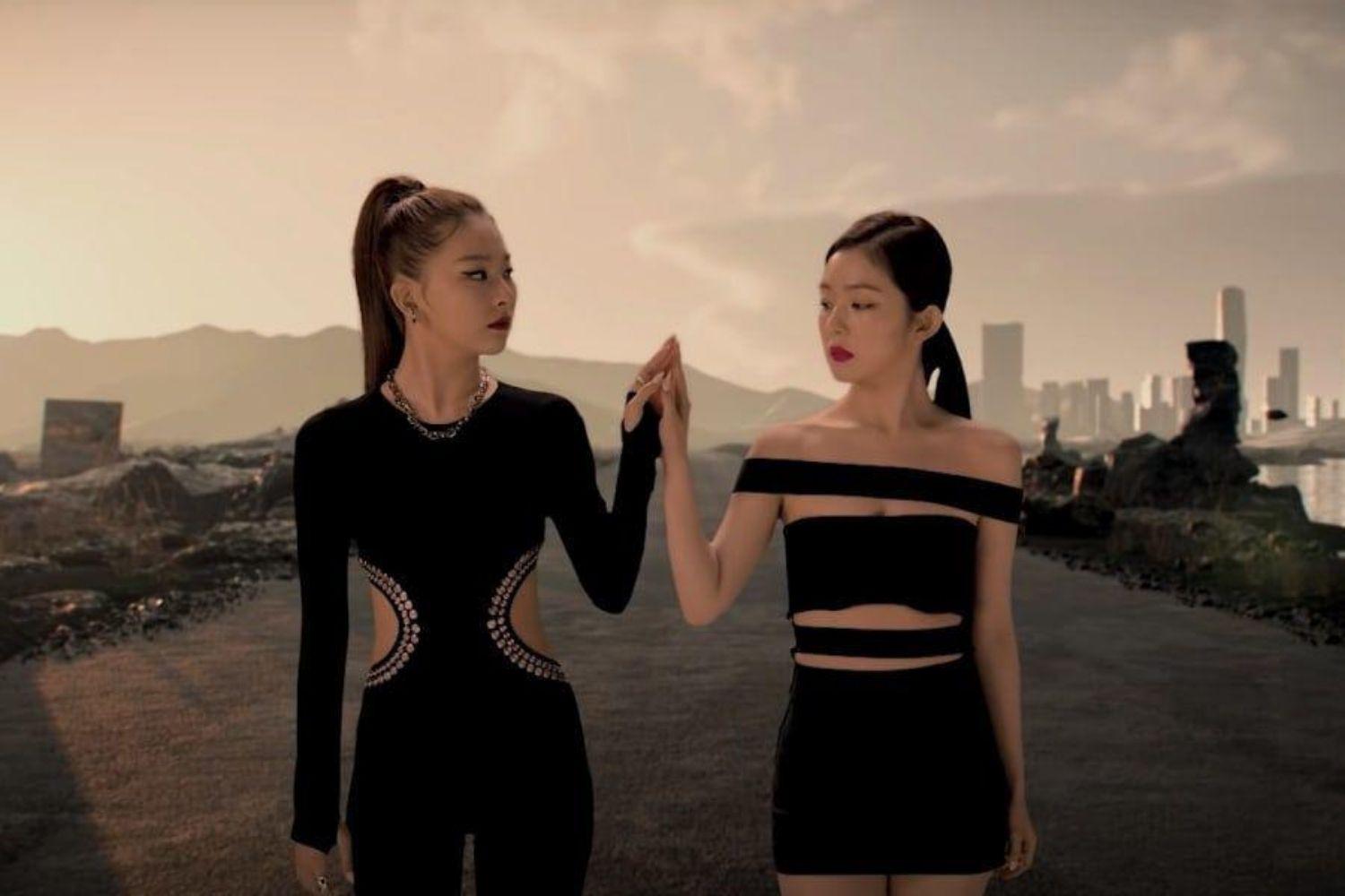 Trang phục Cut-out red velvet