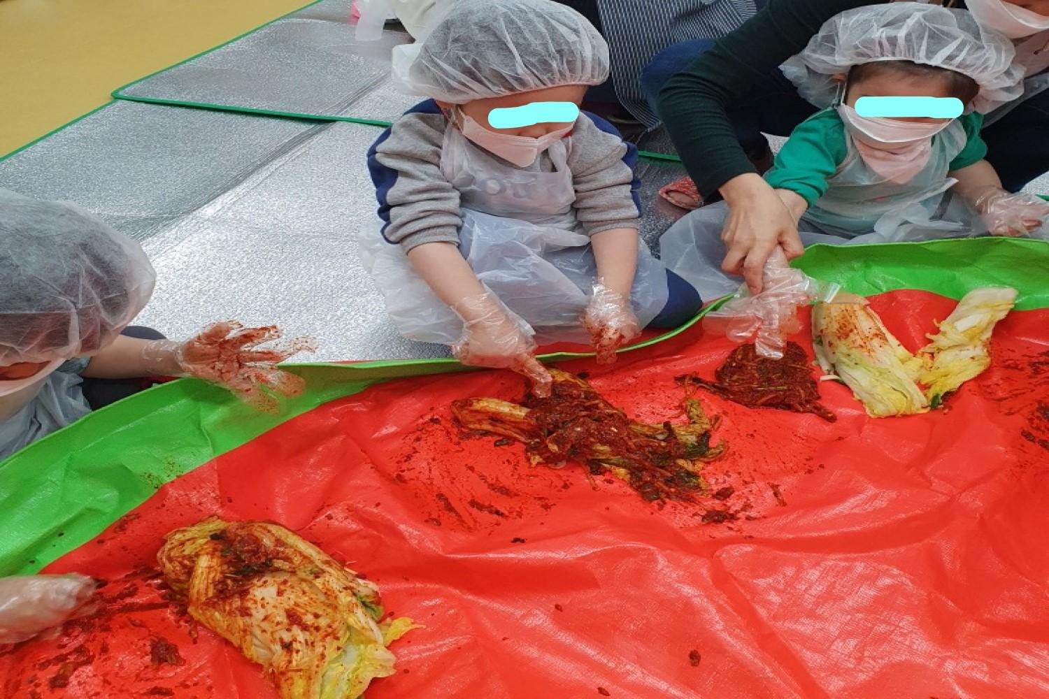 韓国人、韓国文化、韓国の子どもたち、韓国の子ども、キムジャン、キムチ漬け、韓国の嫁姑、キムチ