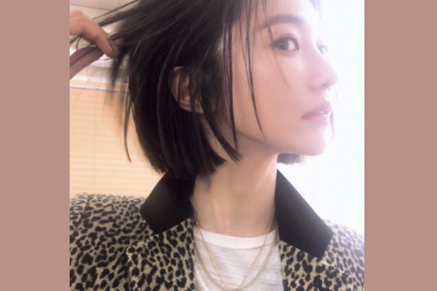 韓国、韓国ファッション、韓国ヘア、韓国ヘアスタイル、韓国ヘアカタログ、韓国女優髪、韓国女優、髪、ヘアスタイル、ヘア、韓国ムルギョル、ムギョルパーマ、ムルギョルパーマ、韓国パーマ、韓国美容室、韓国美容院、韓国カット、ショートヘア、ショート、Cカール、パクシネ、カンハンナ、ハンヒョジュ、IU、ヘリ、コジュニ、ソンヘギョ、ハンソヒ、キムテリ