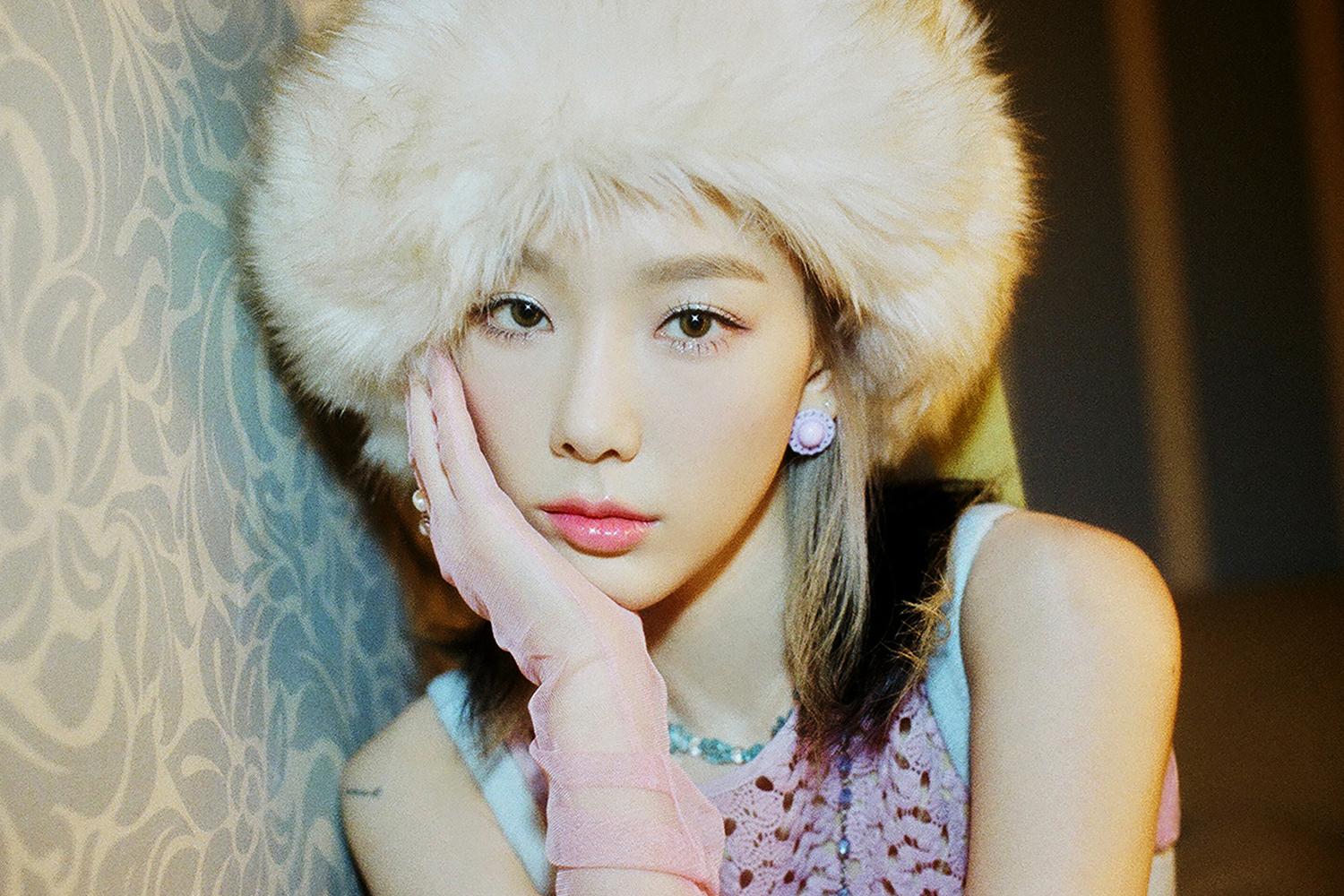 著名韓國歌手在舞台上的一個瞬間，象徵著全州出身的藝人代表。