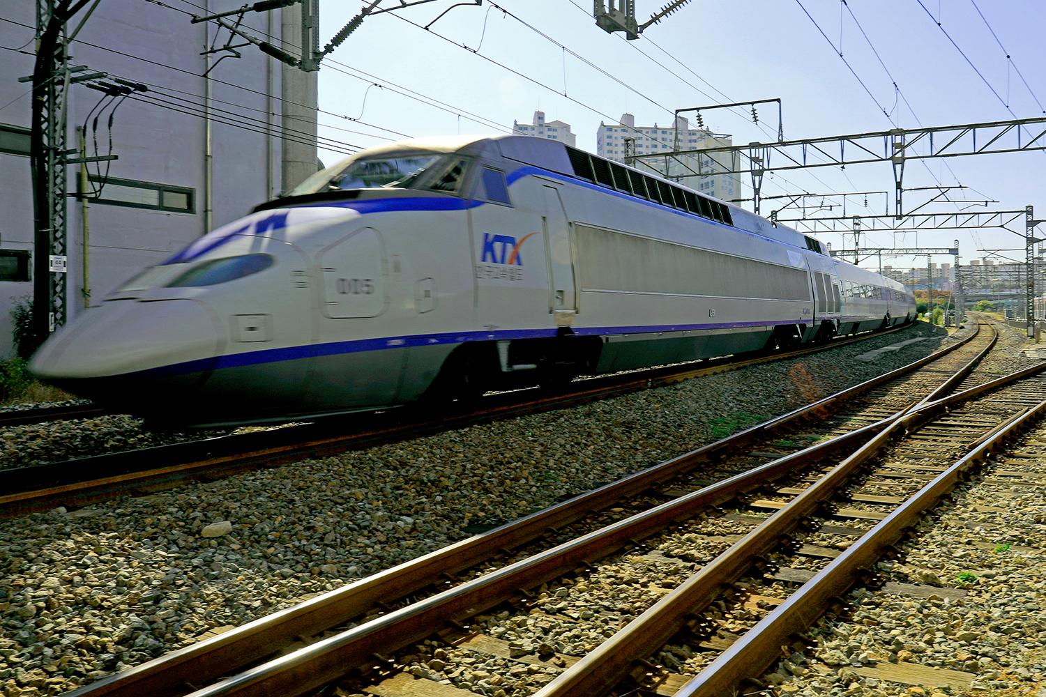 南韓高速火車KTX的照片，方便前往慶州。