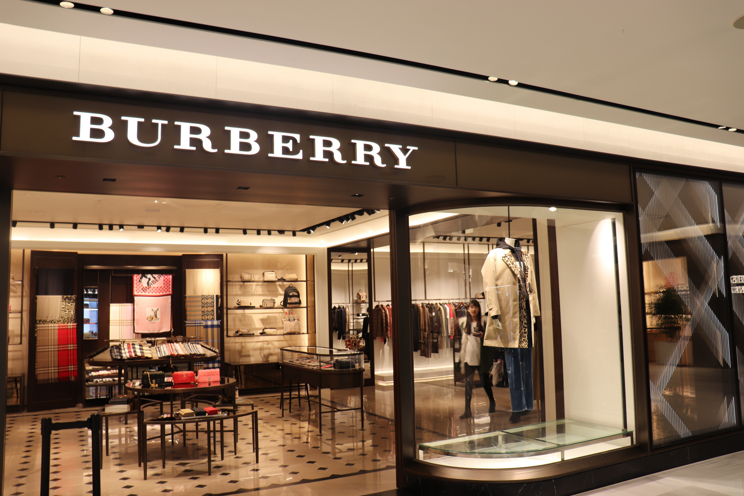 ソウル ショッピング ショッピング名所 免税店 明洞 明洞ショッピング 釜山 釜山ショッピング 新世界免税店 新世界百貨店 韓国免税店