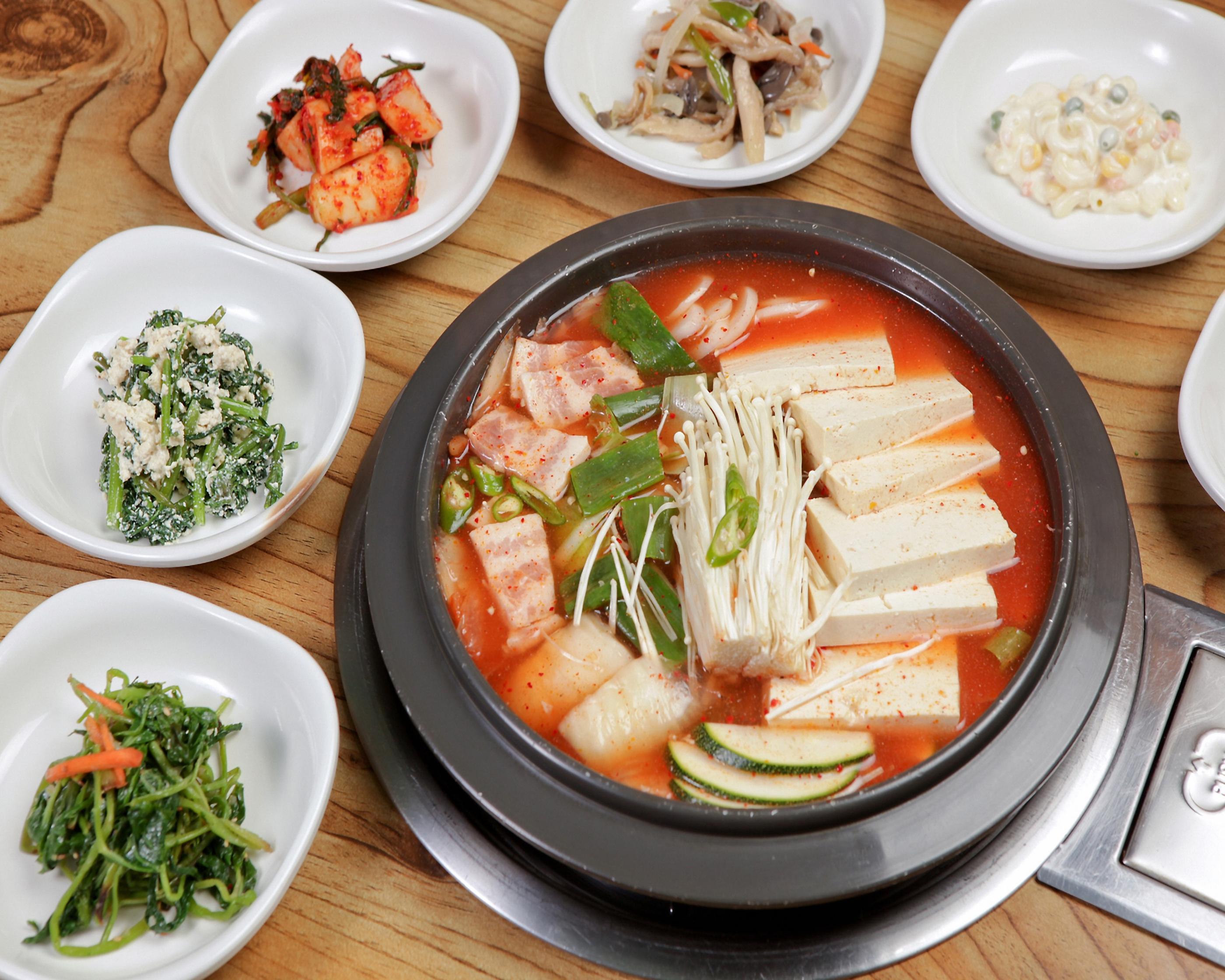 韓国文化、韓国人、韓国の豆腐、ドゥブ、スンドゥブチゲ、韓国チゲ、チゲ、韓国風冷奴、韓国マート