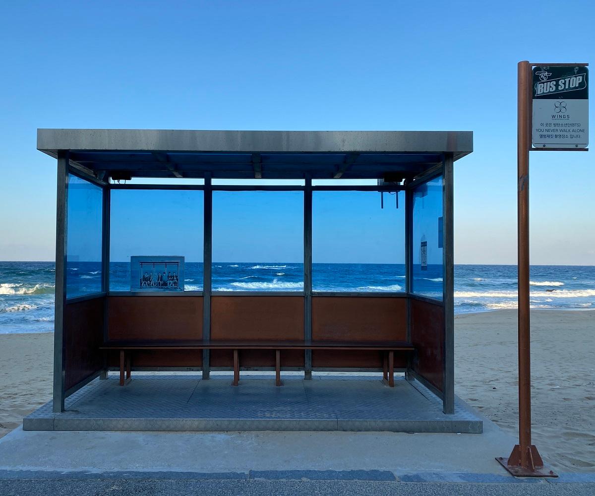 トッケビ、トッケビロケ地、トッケビロケ地ツアー、韓国ドラマ、韓国ドラマロケ地、トッケビ撮影地、カンヌン、江陵、江陵旅行、江陵観光、トッケビツアー、コン・ユ、キム・ゴウン、イ・ドンウク、韓国観光地、韓国地方、BTS、春の日、Spring Day、BTSジャケット写真、BTSジャケット写真撮影地、BTS停留所、BTSバス停