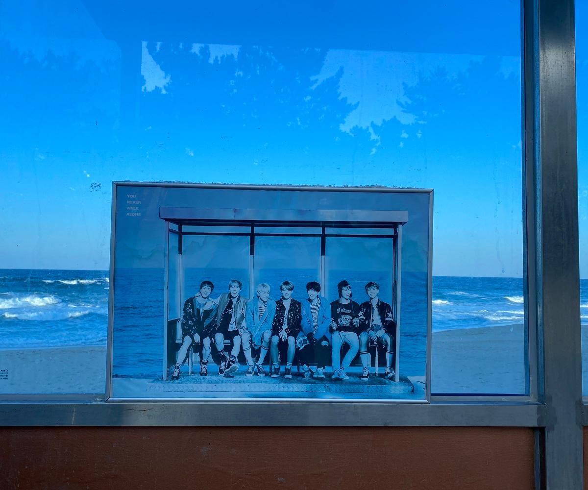 トッケビ、トッケビロケ地、トッケビロケ地ツアー、韓国ドラマ、韓国ドラマロケ地、トッケビ撮影地、カンヌン、江陵、江陵旅行、江陵観光、トッケビツアー、コン・ユ、キム・ゴウン、イ・ドンウク、韓国観光地、韓国地方、BTS、春の日、Spring Day、BTSジャケット写真、BTSジャケット写真撮影地、BTS停留所、BTSバス停