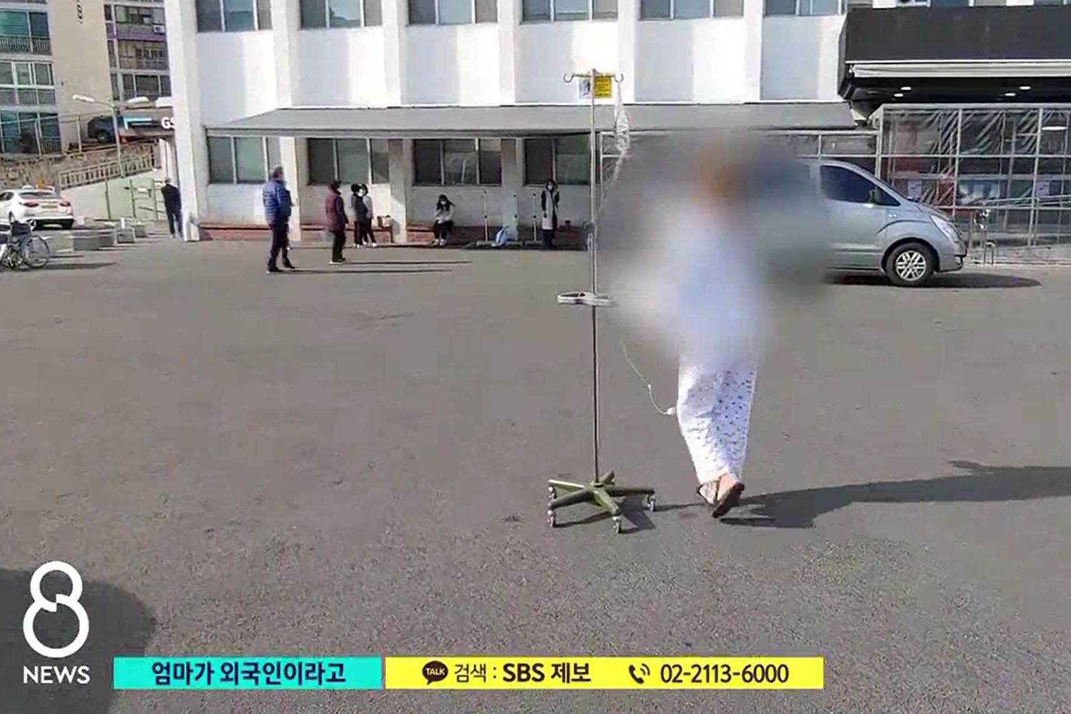 ภาพถ่ายแสดงร่องรอยบาดแผลบนผิวหนังบริเวณขาของเด็กหญิงอายุ 15 ปีในเมืองอัลซาน ซึ่งเกิดจากการกลั่นแกล้งจากกลุ่มรุ่นพี่ เนื่องจากเธอมาจากครอบครัวหลากหลายวัฒนธรรม.