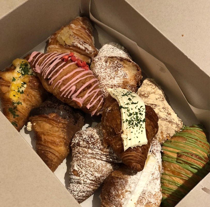 多款精緻的牛角包內頁，展示克拉商店的獨特烘焙美食。