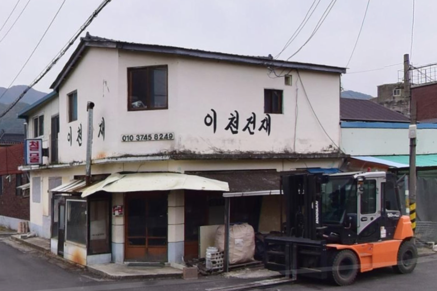 白色建築，韓國漣川的工地外觀，拍攝地所在地