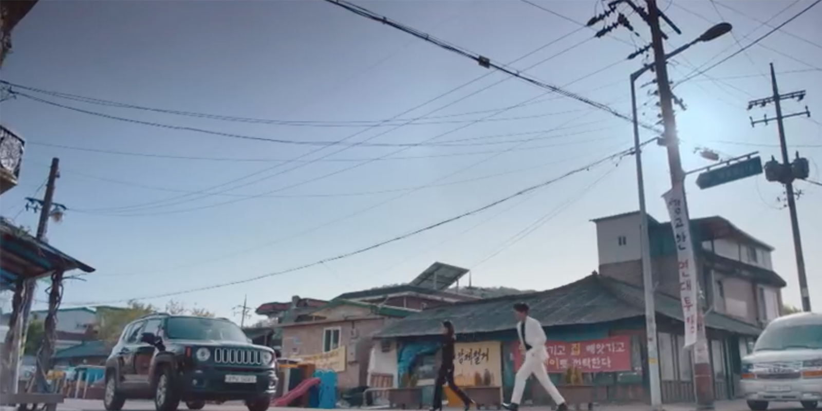 戲中角色走過大發不動產所在街道，韓劇拍攝場景之一
