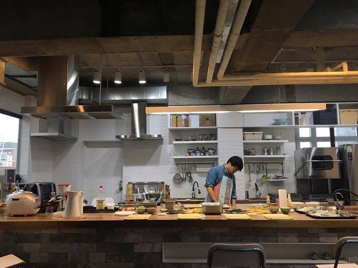 Modern Korean cooking classroom setup with spacious kitchen and countertop.