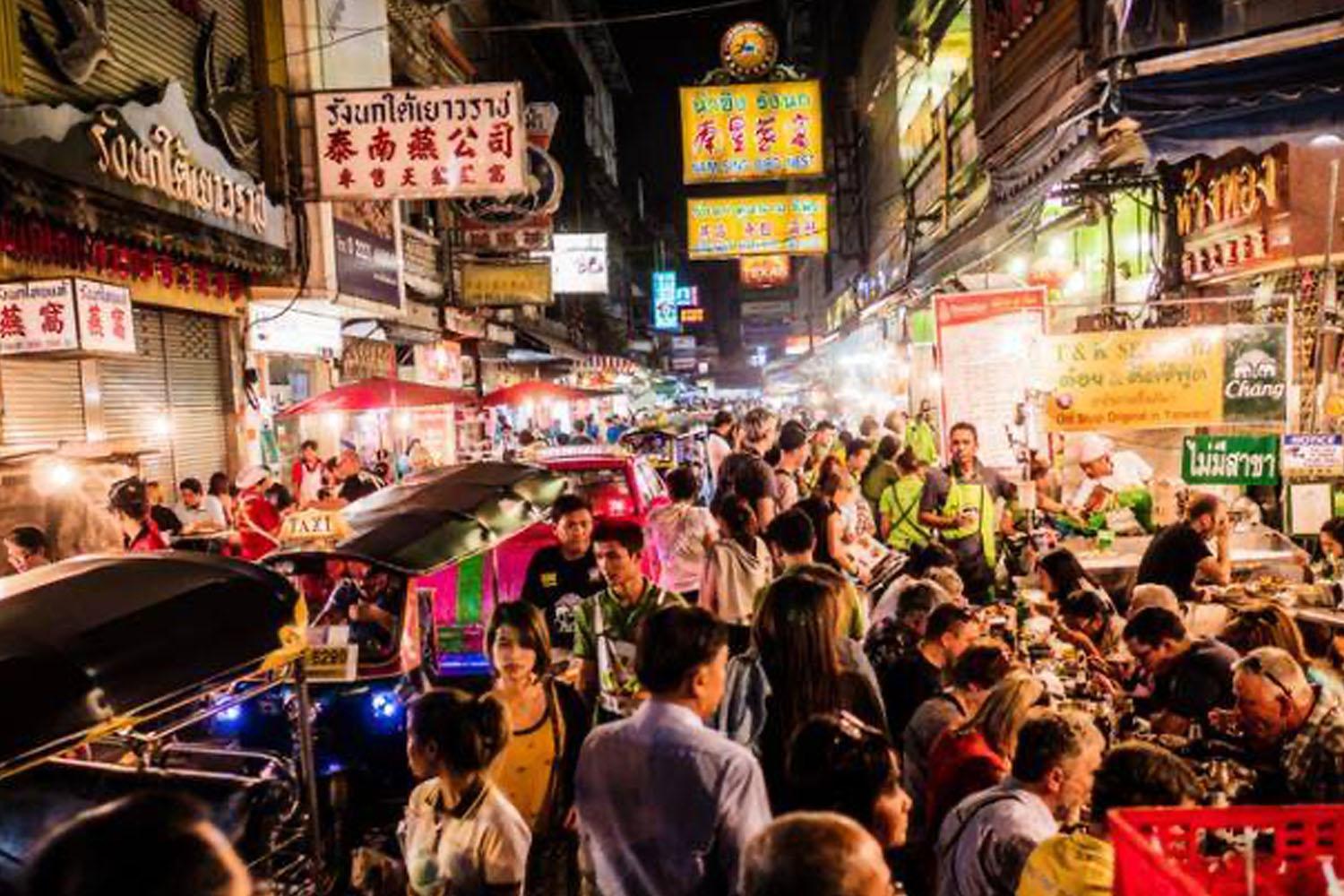 นอกจากหาง่ายแล้วอาหารข้างทางที่ไทยยังมีหลากหลาย