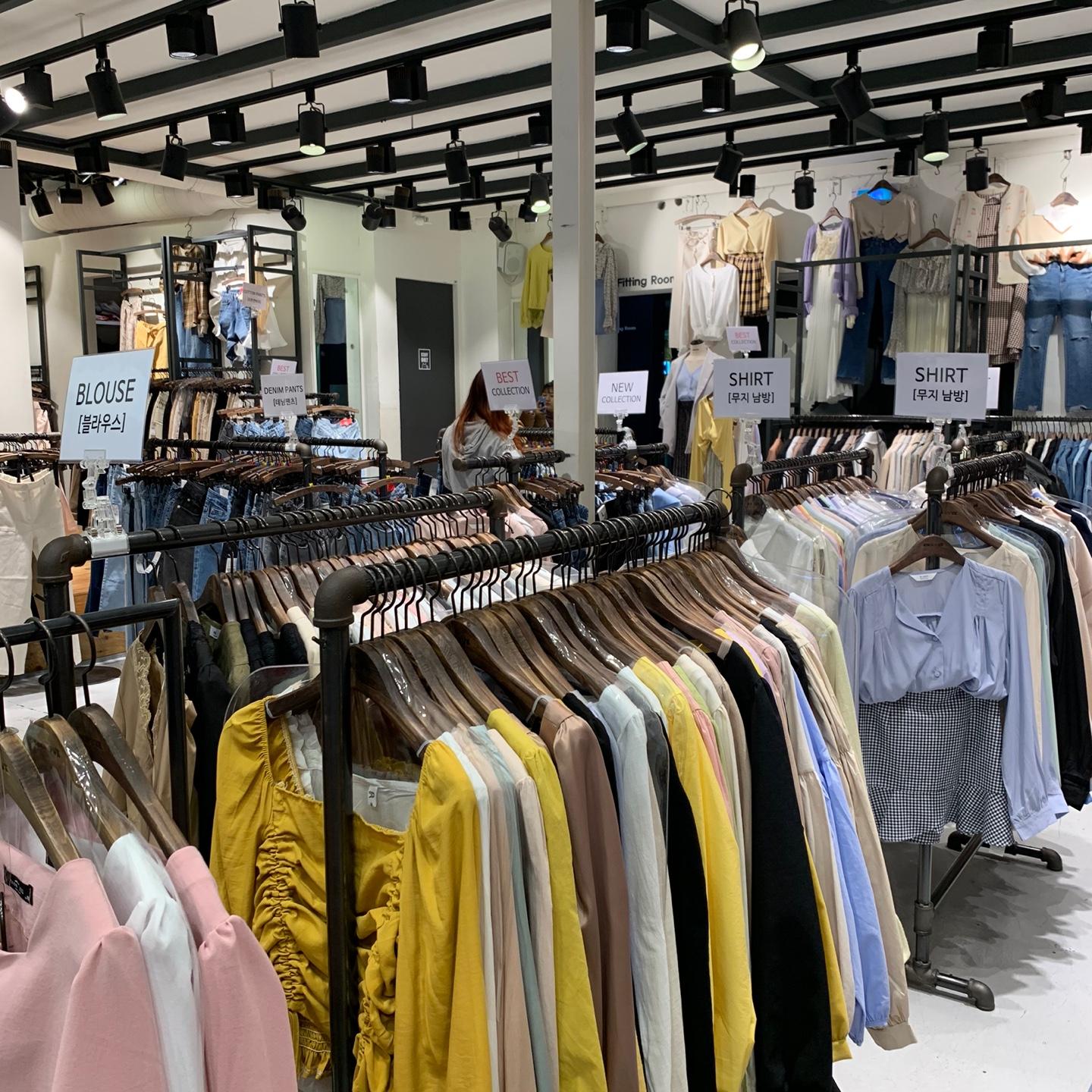 KIKILOVE | Hongdae For just ₩2,000 you grab a shirt here!