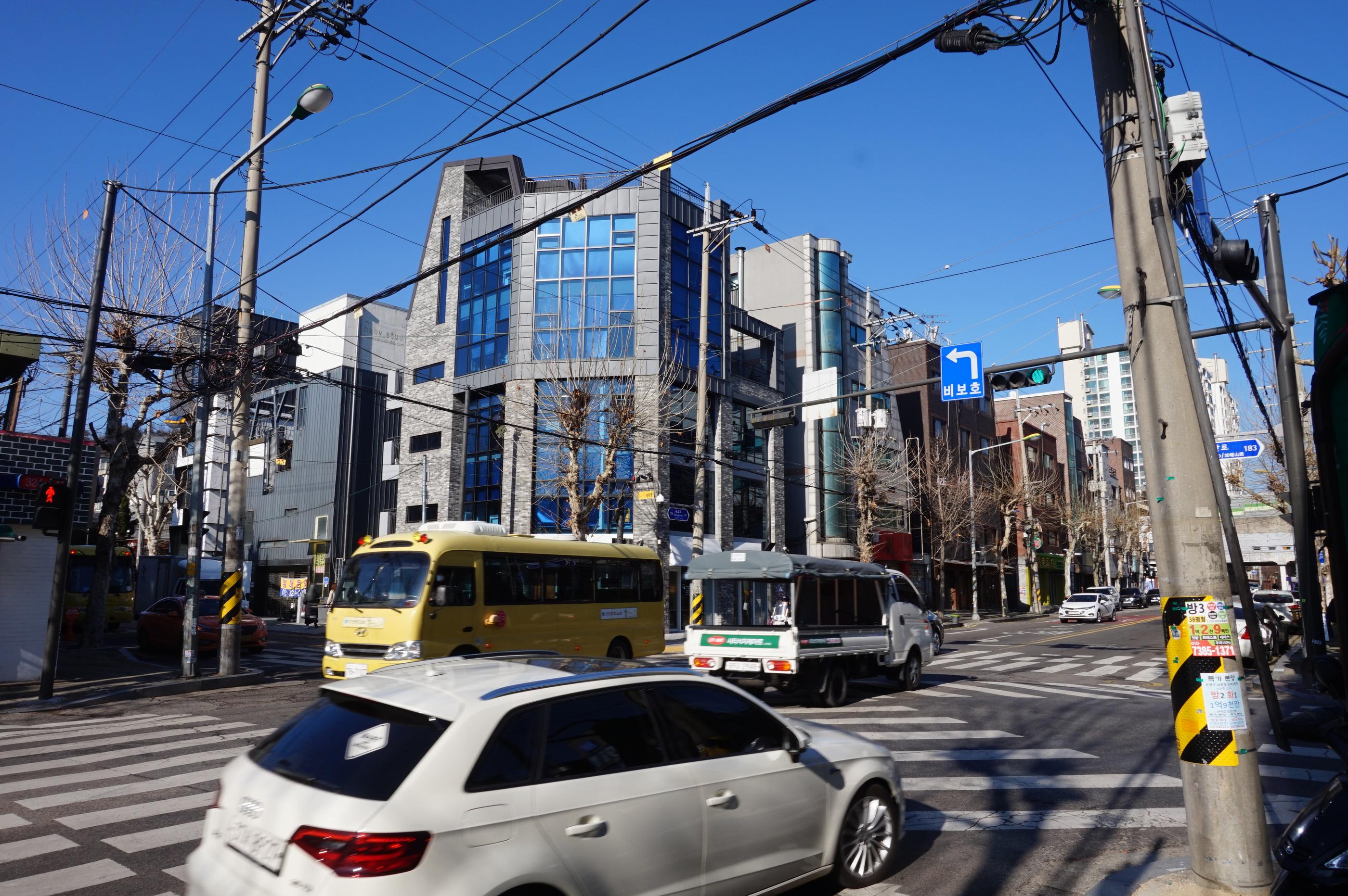 Hongdae | Cafe Highwaist, Aesthetic Desserts Galore on the Trendy Street of Yeonnamdong