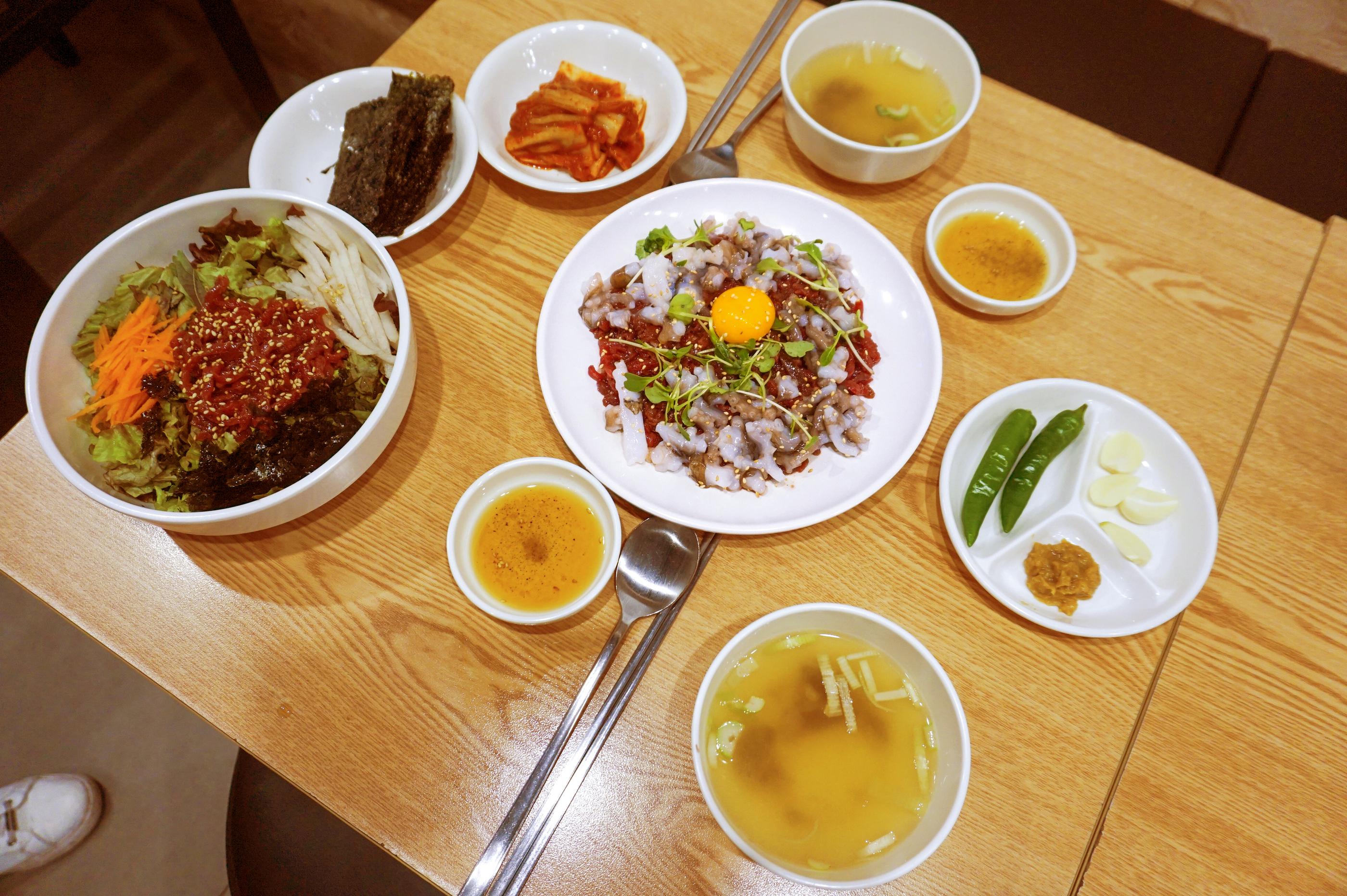 Sungwoo Yookhui | Gwangjang Market, Flavourful raw beef and live baby octopus