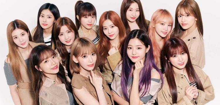 IZ*ONE女團的官方形象照，她們曾經受到造假事件的影響。