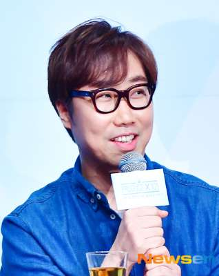 韓國製作人的新聞媒體採訪現場，他們對造假事件的因應措施。