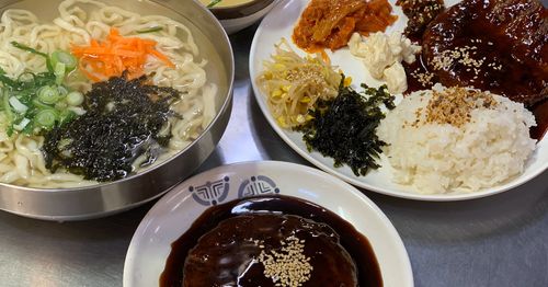 Mat Yang Gab | Mangwon For only ₩6,000 you get noodle soup and hamburger steak