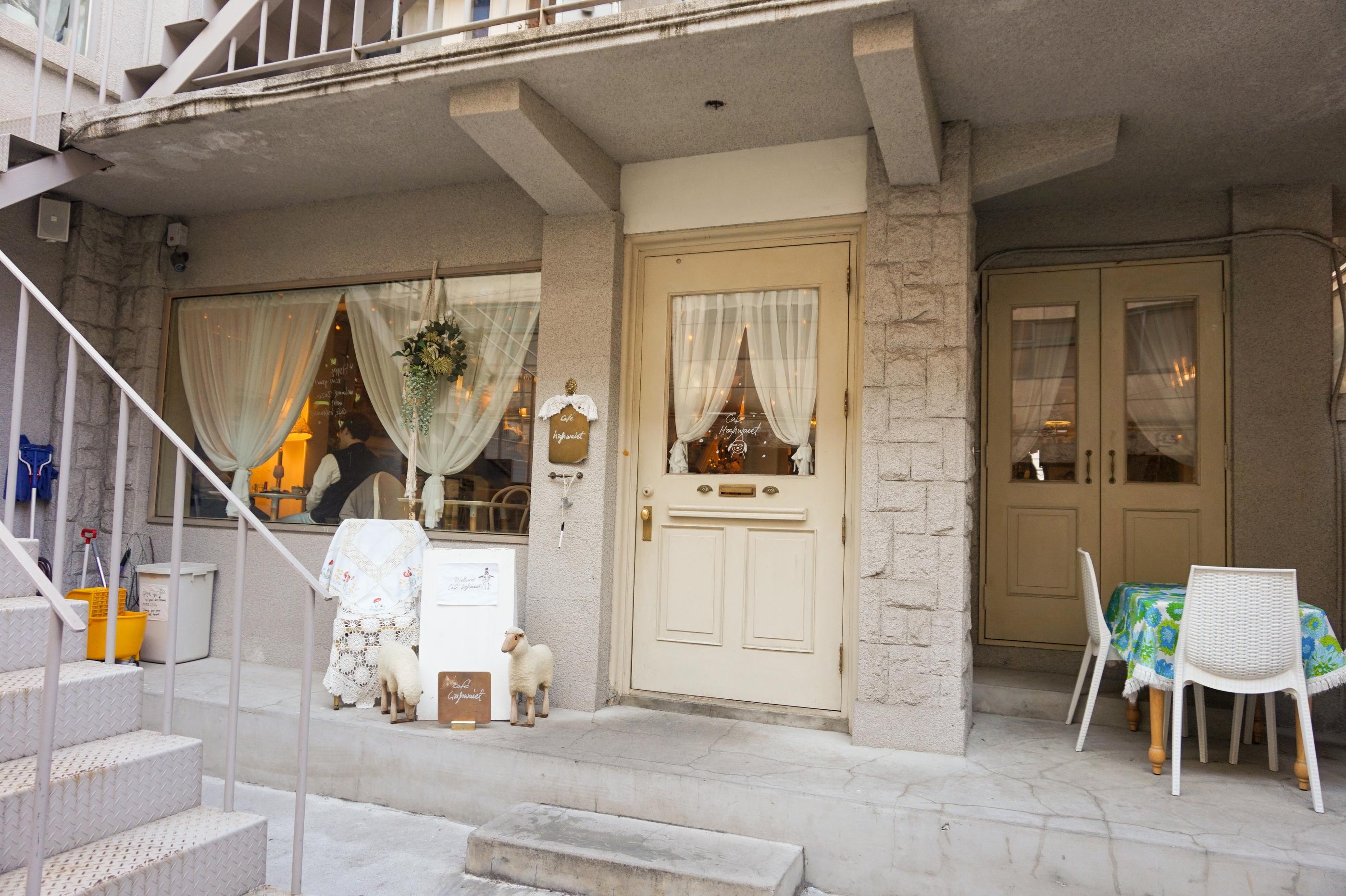 Hongdae | Cafe Highwaist, Aesthetic Desserts Galore on the Trendy Street of Yeonnamdong