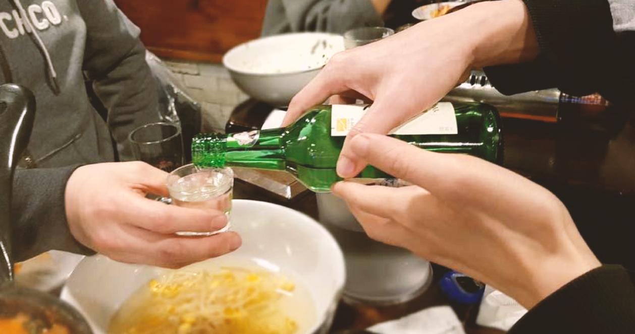 4 văn hóa ăn uống KÌ LẠ của người Hàn Quốc