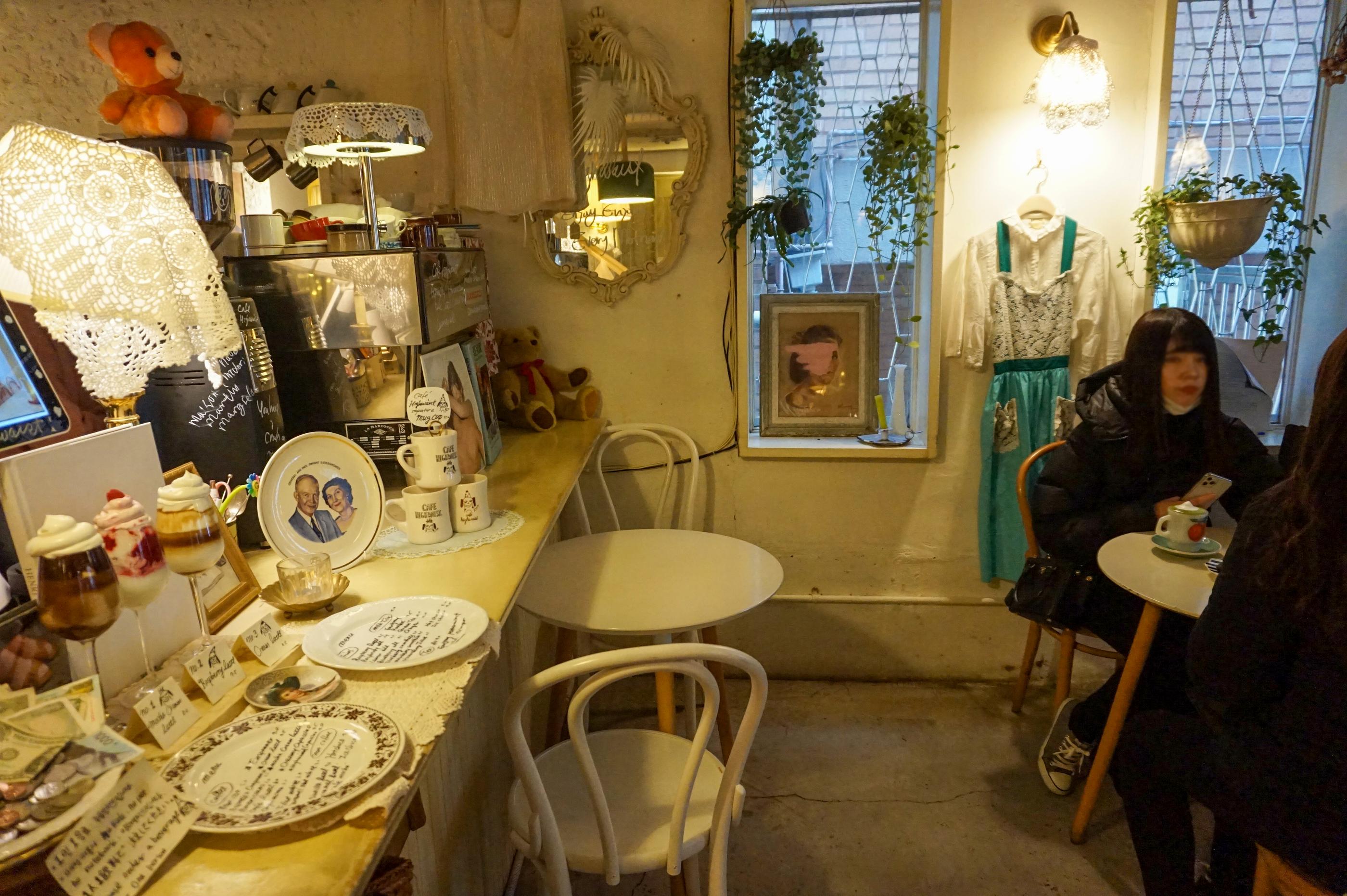 Hongdae | Cafe Highwaist, Aesthetic Desserts Galore on the Trendy Street of Yeonnamdong