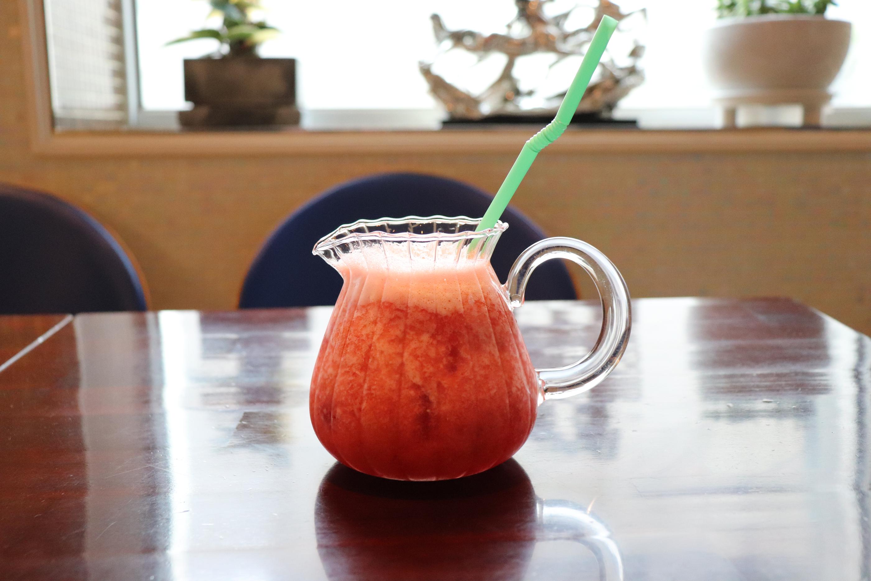 Cafe Pera | Ewha A fancy cafe with a mature aesthetic atmosphere and delicious strawberry tart