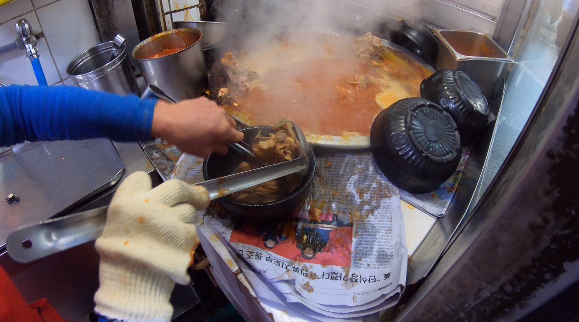 korea, seoul, euljiro, myeongdong, dongwonjib, gamja, soup, tang, sewoon, cafe, jan, bar, manseon hof, restaurant, street food, travel, tour, oppa