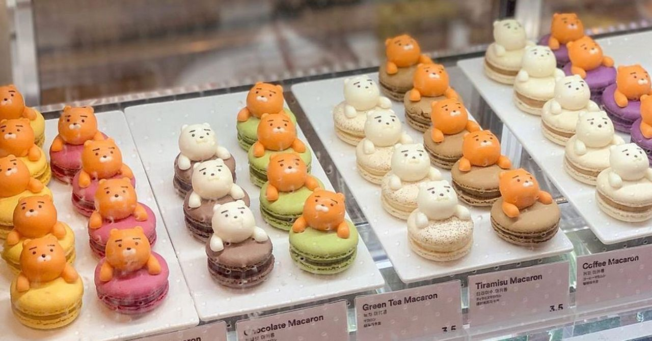 各式Line Friends角色主题的马卡龙展示，吸引眼球的甜点，以多种颜色呈现，增添了趣味与美味的视觉体验。